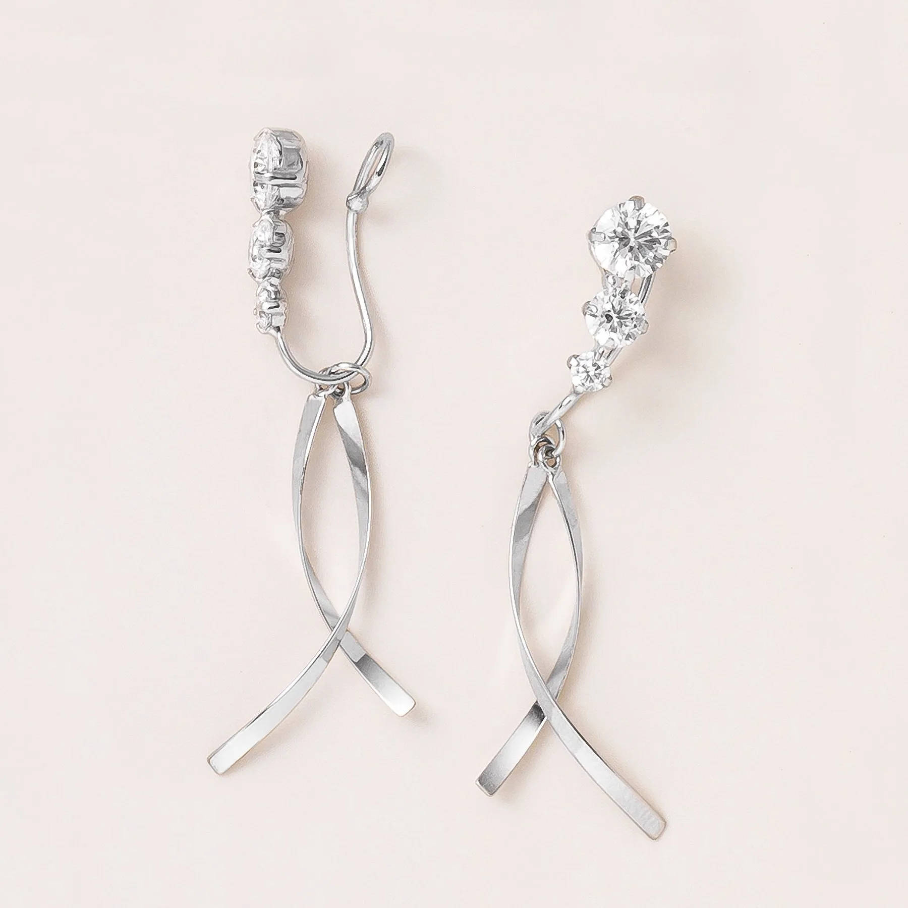[Airy Clip-On Earrings] Twisted Swinging Earrings (10K White Gold)