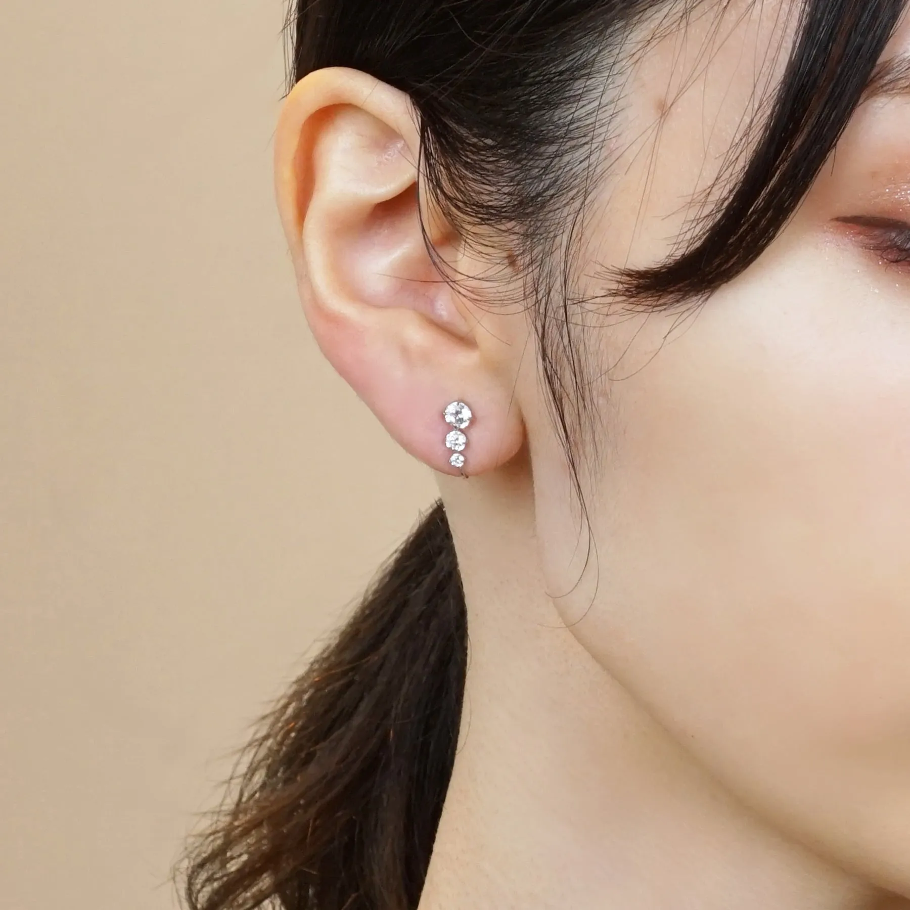 [Airy Clip-On Earrings] Twisted Swinging Earrings (10K White Gold)