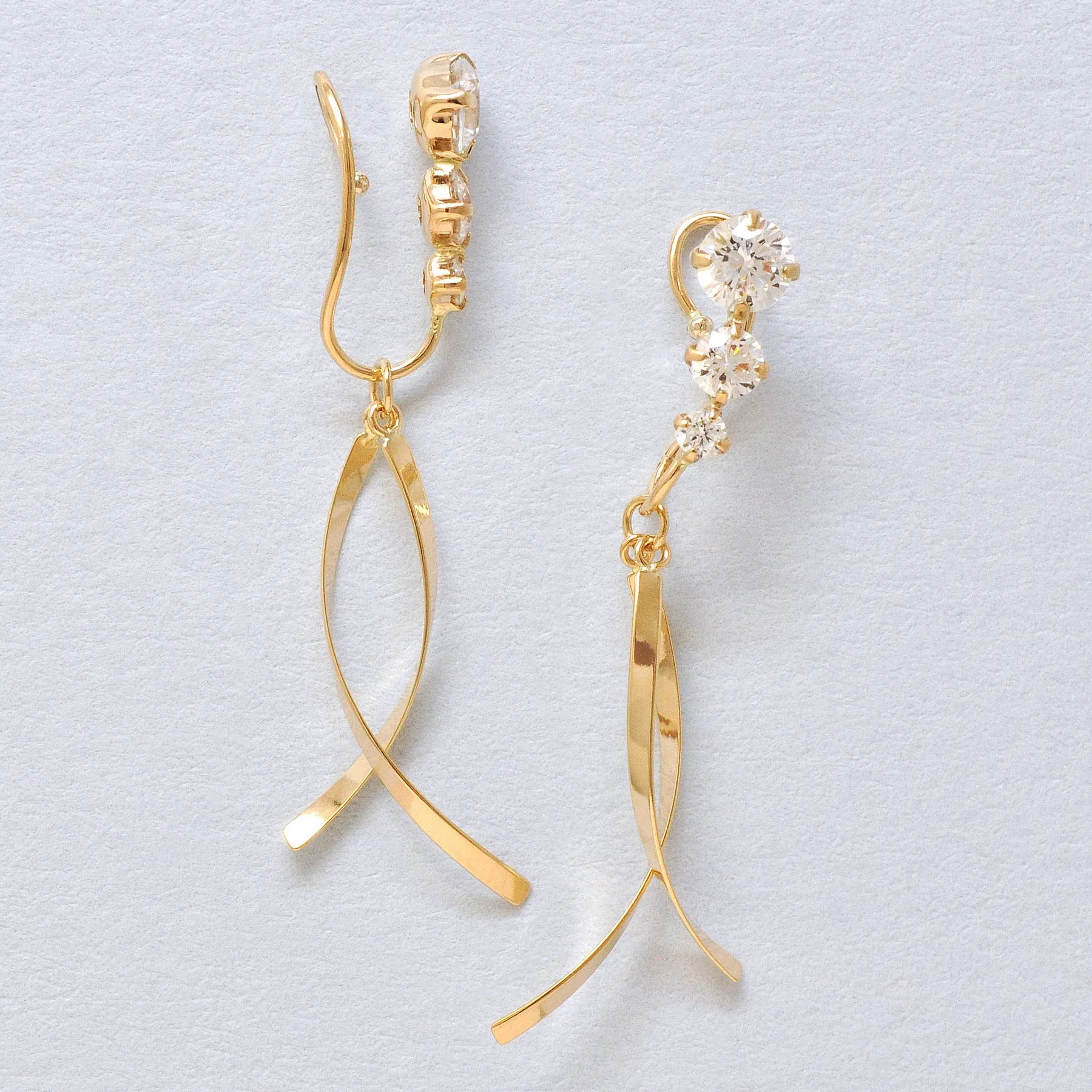 [Airy Clip-On Earrings] Twisted Swinging Earrings (10K Yellow Gold)